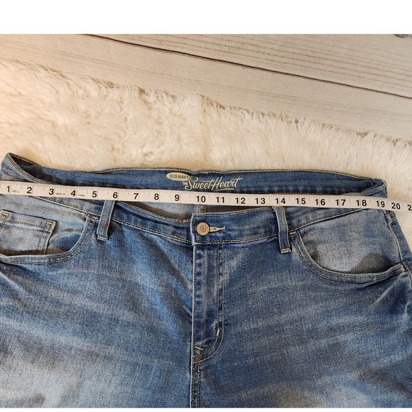 Old Navy Womens The SweetHeart Jean Shorts High Rise Roll-Cuffed Medium Wash 16 - Picture 5 of 7